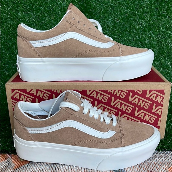 Vans WMNS Old Skool Stacked  Soft Suede Burro/True White 
VN0A7Q5MB69
Platforms - Picture 1 of 16